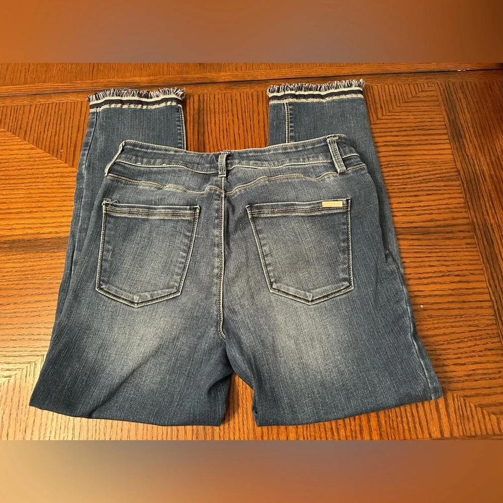 White House Black Market Cropped Blue Jeans size 6 - Picture 6 of 7